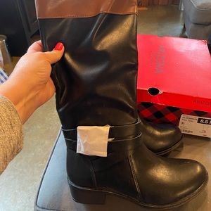 NWT Arizona Jean AZ Denmark two tone knee high boots 8.5m memory foam